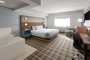 AmericInn by Wyndham Douglas/Saugatuck