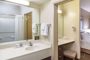 Hawthorn Extended Stay by Wyndham Bloomington