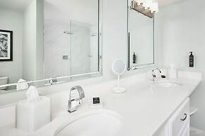 Redmont Hotel Birmingham, Curio Collection by Hilton