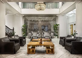 Redmont Hotel Birmingham, Curio Collection by Hilton