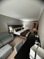 Darkhill Hotel