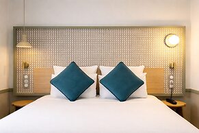 Hôtel Cervantes by Happyculture