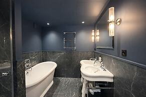 Neuilly Park Hotel