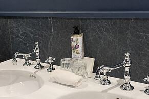Neuilly Park Hotel