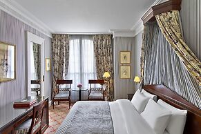 Le Dokhan’s Paris Arc de Triomphe, a Tribute Portfolio Hotel