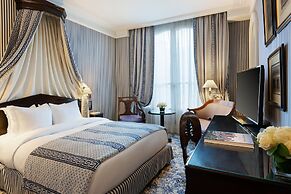 Le Dokhan’s Paris Arc de Triomphe, a Tribute Portfolio Hotel