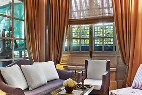 Le Dokhan’s Paris Arc de Triomphe, a Tribute Portfolio Hotel