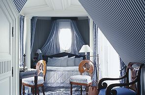 Le Dokhan’s Paris Arc de Triomphe, a Tribute Portfolio Hotel