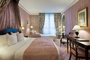 Le Dokhan’s Paris Arc de Triomphe, a Tribute Portfolio Hotel