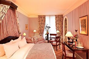 Le Dokhan’s Paris Arc de Triomphe, a Tribute Portfolio Hotel