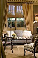 Le Dokhan’s Paris Arc de Triomphe, a Tribute Portfolio Hotel