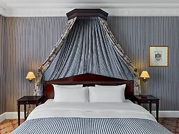 Le Dokhan’s Paris Arc de Triomphe, a Tribute Portfolio Hotel