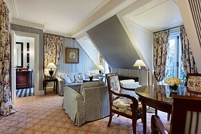 Le Dokhan’s Paris Arc de Triomphe, a Tribute Portfolio Hotel