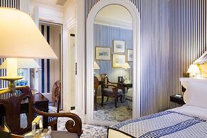 Le Dokhan’s Paris Arc de Triomphe, a Tribute Portfolio Hotel