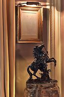 Le Dokhan’s Paris Arc de Triomphe, a Tribute Portfolio Hotel