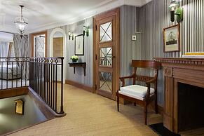 Le Dokhan’s Paris Arc de Triomphe, a Tribute Portfolio Hotel