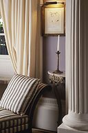 Le Dokhan’s Paris Arc de Triomphe, a Tribute Portfolio Hotel