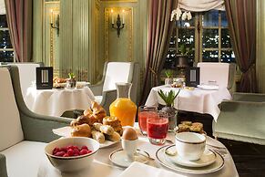 Le Dokhan’s Paris Arc de Triomphe, a Tribute Portfolio Hotel