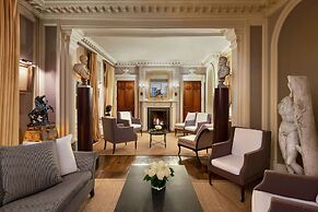 Le Dokhan’s Paris Arc de Triomphe, a Tribute Portfolio Hotel