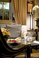 Le Dokhan’s Paris Arc de Triomphe, a Tribute Portfolio Hotel