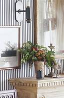 Le Dokhan’s Paris Arc de Triomphe, a Tribute Portfolio Hotel