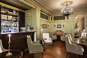 Le Dokhan’s Paris Arc de Triomphe, a Tribute Portfolio Hotel