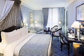 Le Dokhan’s Paris Arc de Triomphe, a Tribute Portfolio Hotel