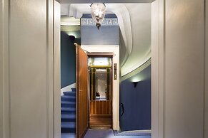 Le Dokhan’s Paris Arc de Triomphe, a Tribute Portfolio Hotel