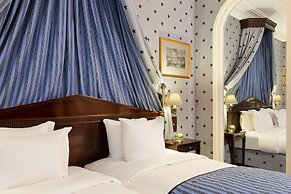 Le Dokhan’s Paris Arc de Triomphe, a Tribute Portfolio Hotel