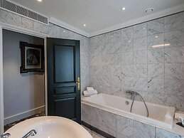 Aigle Noir Hotel Fontainebleau -  MGallery Collection