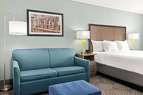 La Quinta Inn & Suites by Wyndham Newport