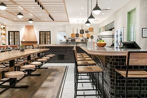 Best Western Plus Baker Street Inn