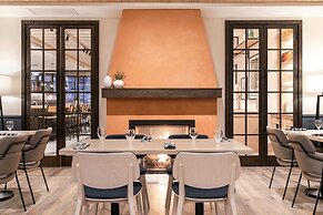 Best Western Plus Baker Street Inn