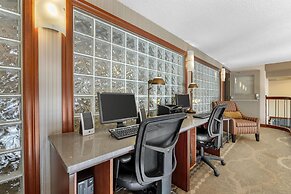 Best Western Plus Baker Street Inn