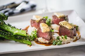 Best Western Plus Baker Street Inn