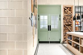 Best Western Plus Baker Street Inn