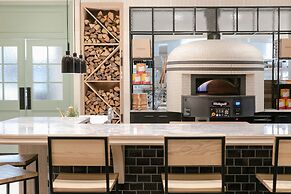 Best Western Plus Baker Street Inn