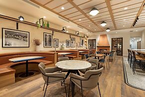 Best Western Plus Baker Street Inn