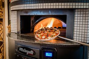 Best Western Plus Baker Street Inn