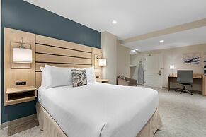 Best Western Plus Baker Street Inn