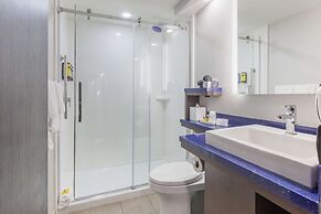 GLō Best Western Mississauga Corporate Centre