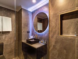 Batman’s Hill on Collins