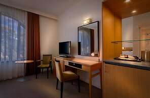 Best Western Plus Travel Inn Hotel