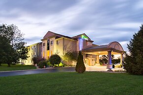 Holiday Inn Express & Suites Bucyrus by IHG