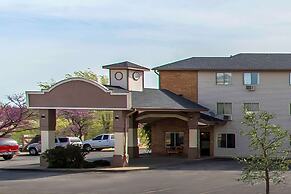 Econo Lodge Inn And Suites