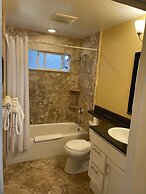 Sea Breeze Inn And Cottages