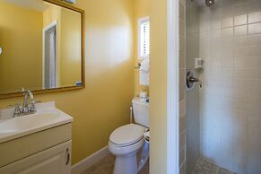 Sea Breeze Inn And Cottages