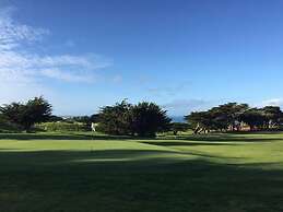 Sea Breeze Inn And Cottages