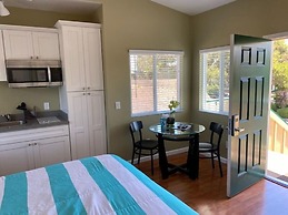 Sea Breeze Inn And Cottages