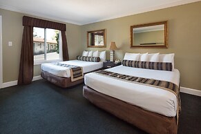 Sea Breeze Inn And Cottages